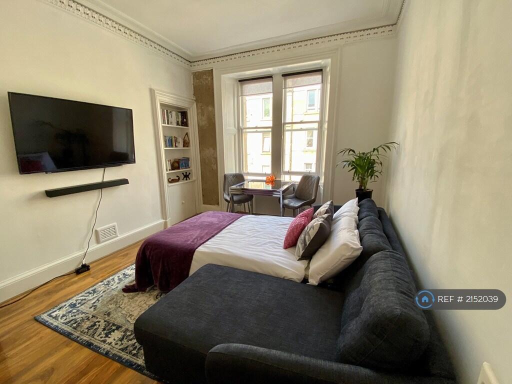 Apartment in Edinburgh - View 5