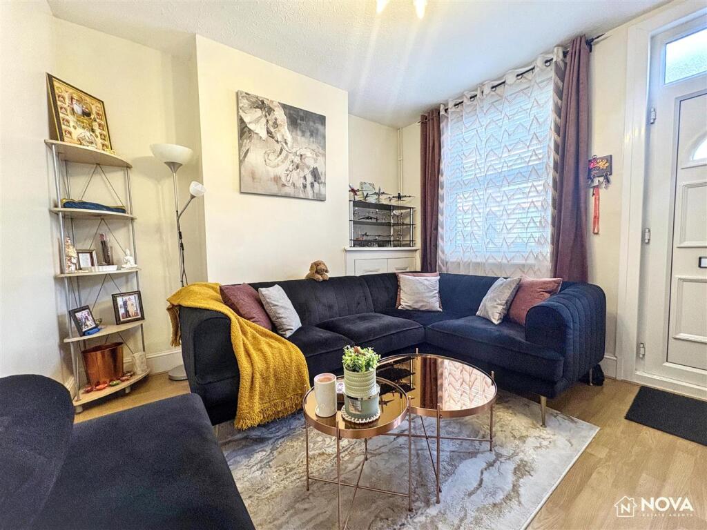 House in Luton, New Town - View 4