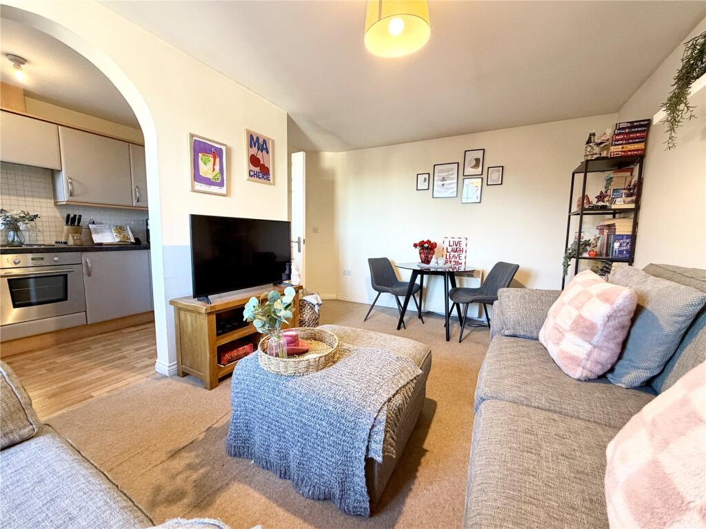 Apartment in Swindon, Haydon Wick - View 2