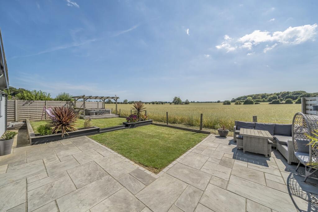 Minter Avenue, Densole, CT18 photo 2