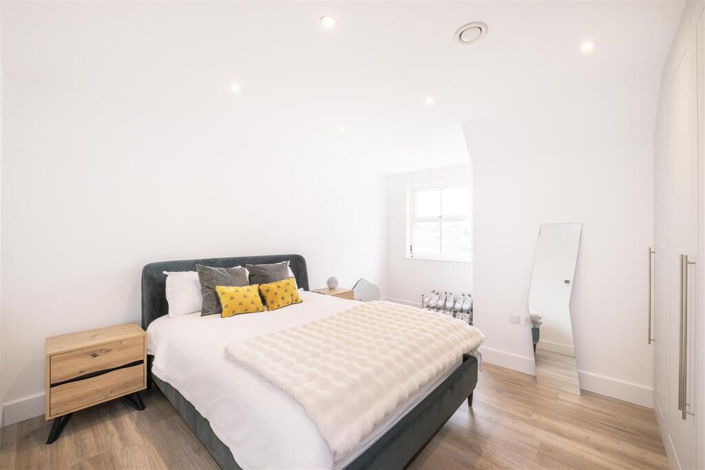 Additional image 7 of Bloomfield Road, Harpenden