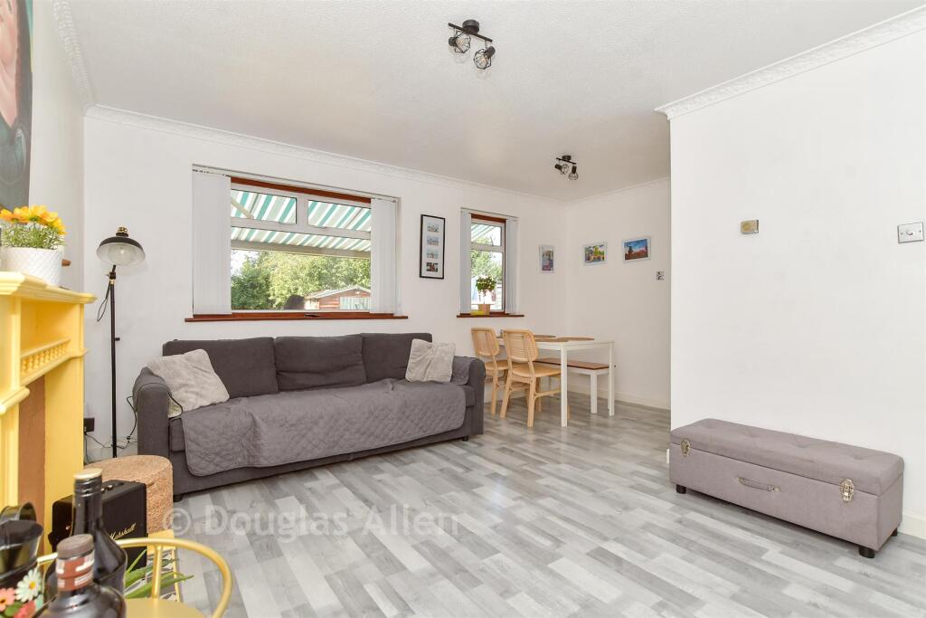 House in Southend-on-Sea - More
