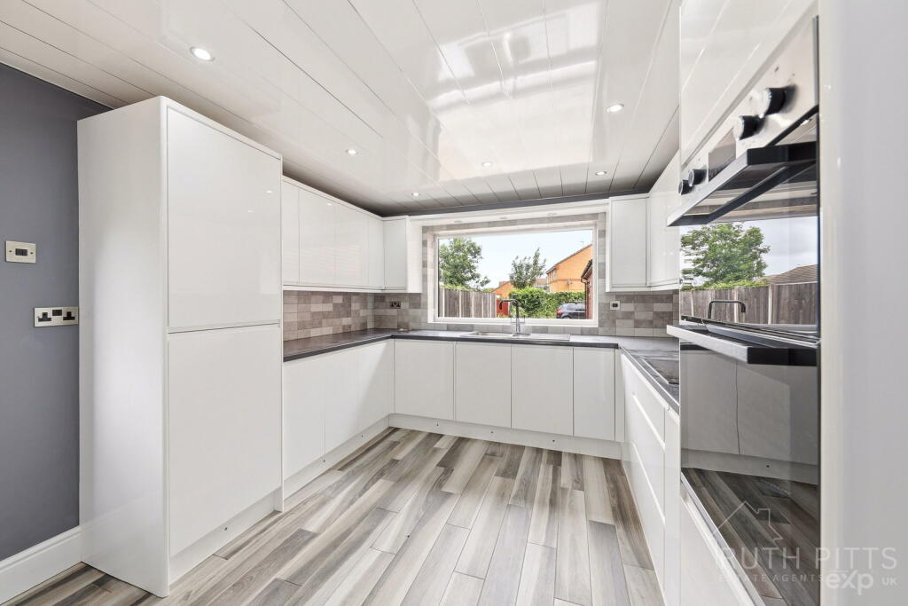 Dunsil Villas, South Elmsall, WF9 photo 4