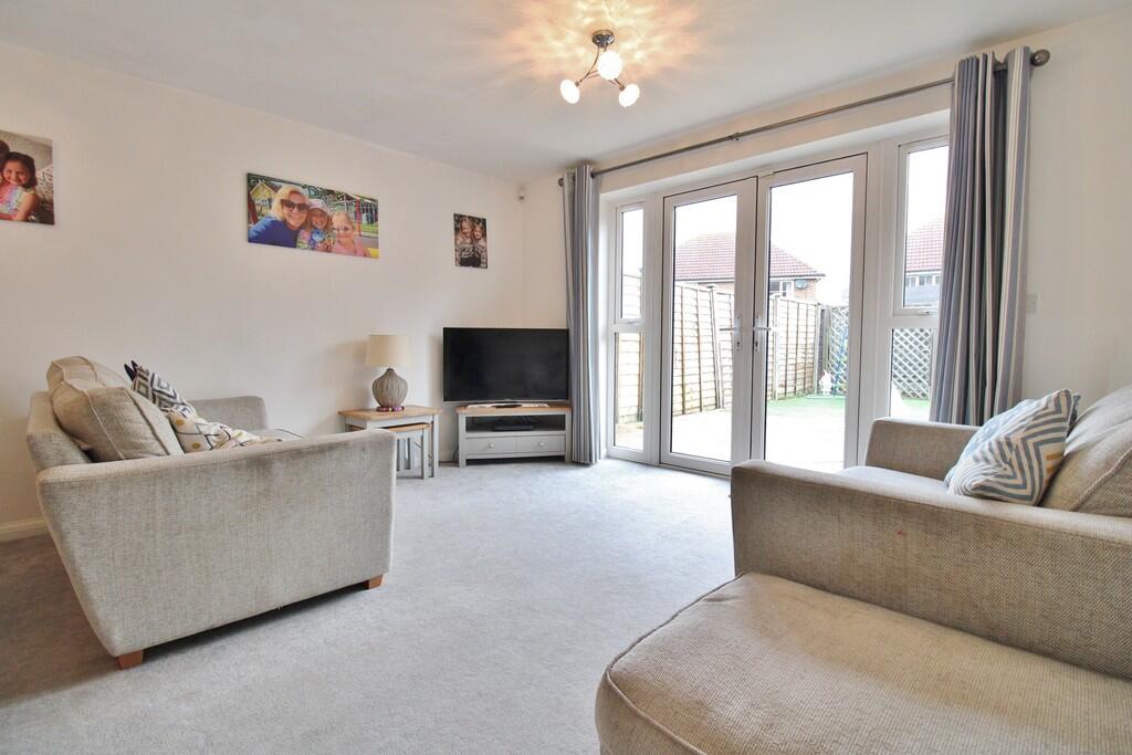 Cockerell Close, Lee-on-the-Solent photo 3