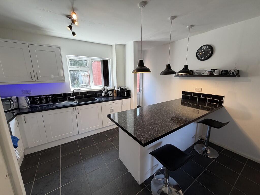 House in Nuneaton and Bedworth, Warwickshire - View 6