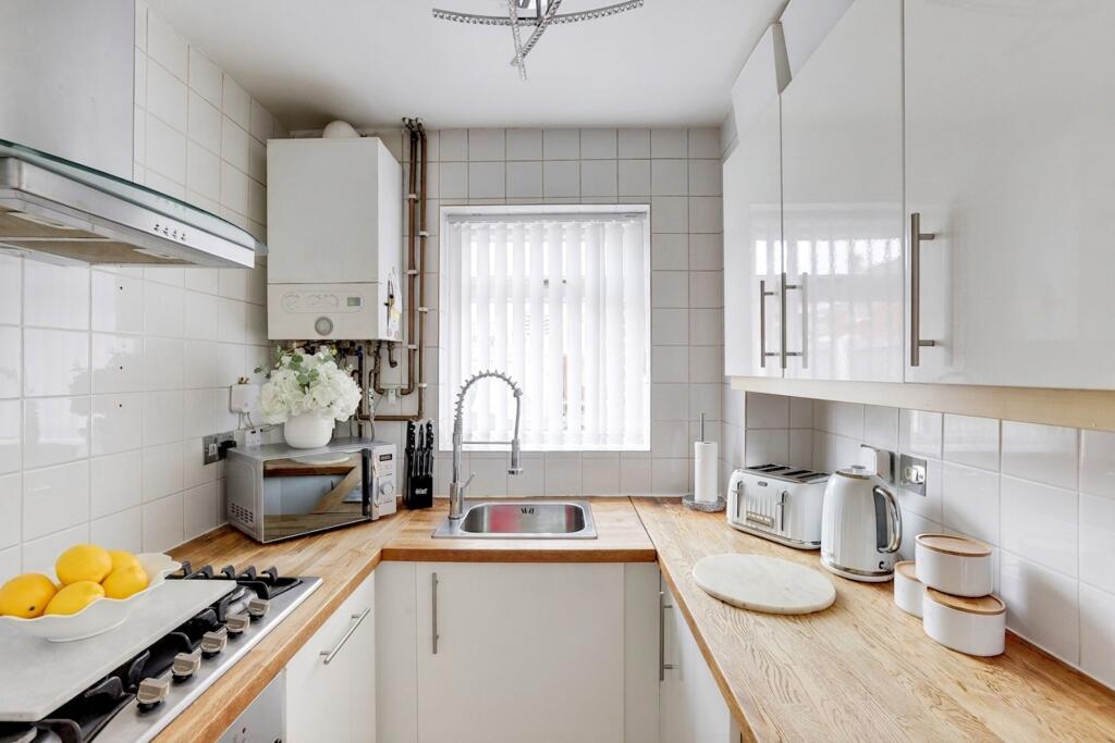 House in Nottingham, Crabtree Farm Estate, Hempshill Vale - View 3