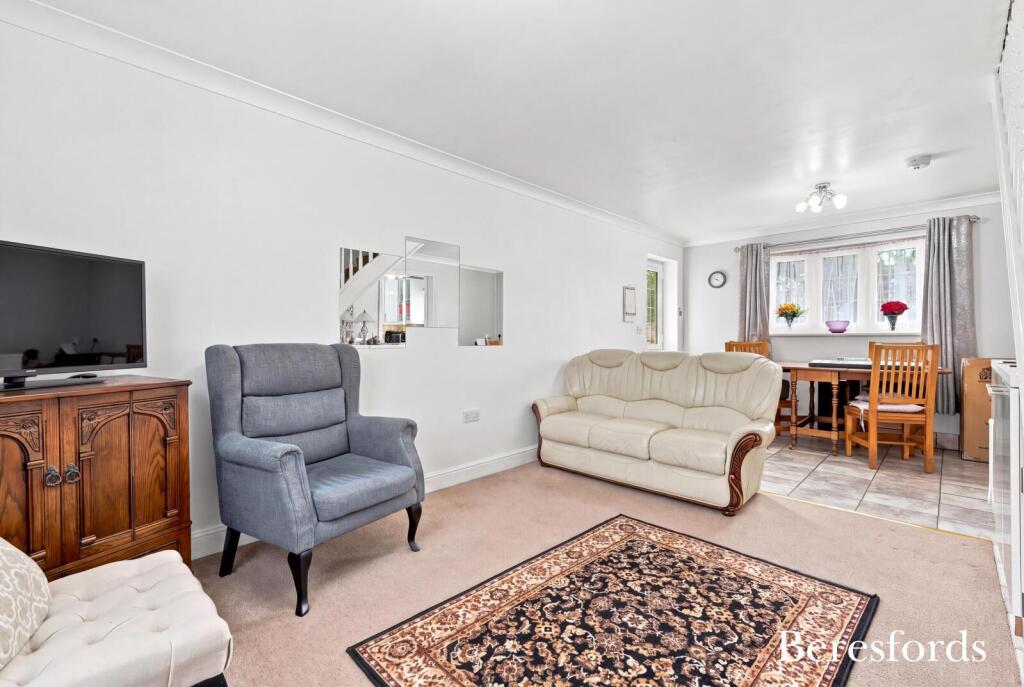 House in Romford - More