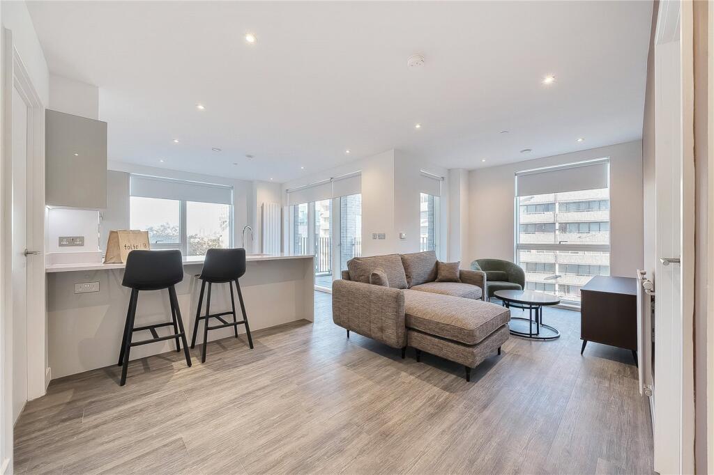 Main image of property: 64 Thurlow Street, London, SE17