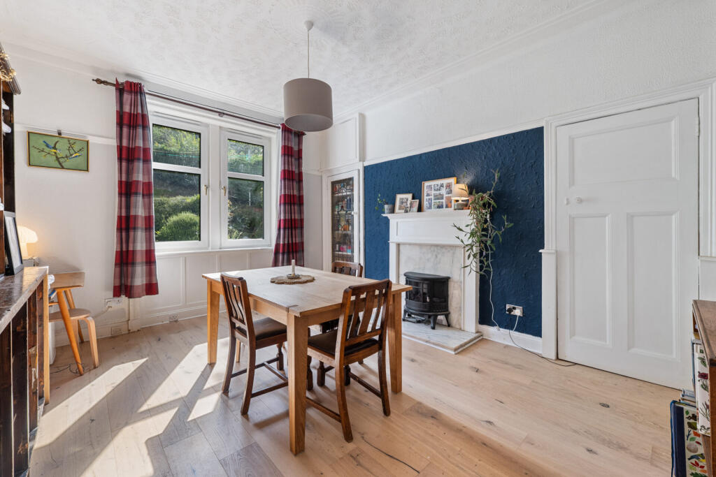 House in Glasgow, The Oval, Stamperland - View 5