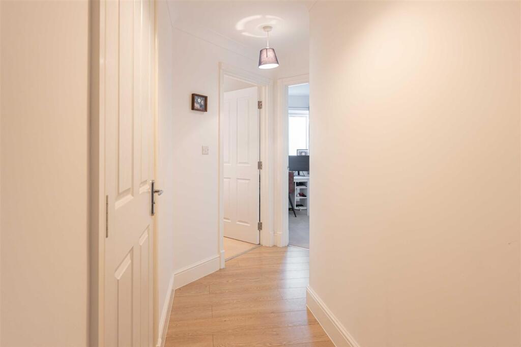 Apartment in Warwick, Emscote - View 5