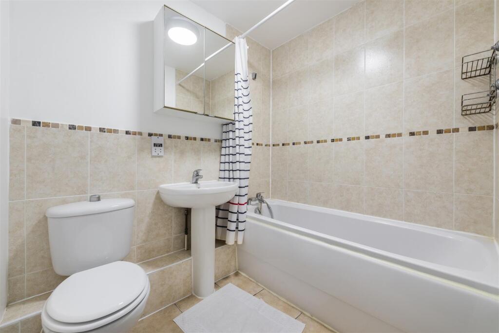 Apartment in Enfield - More