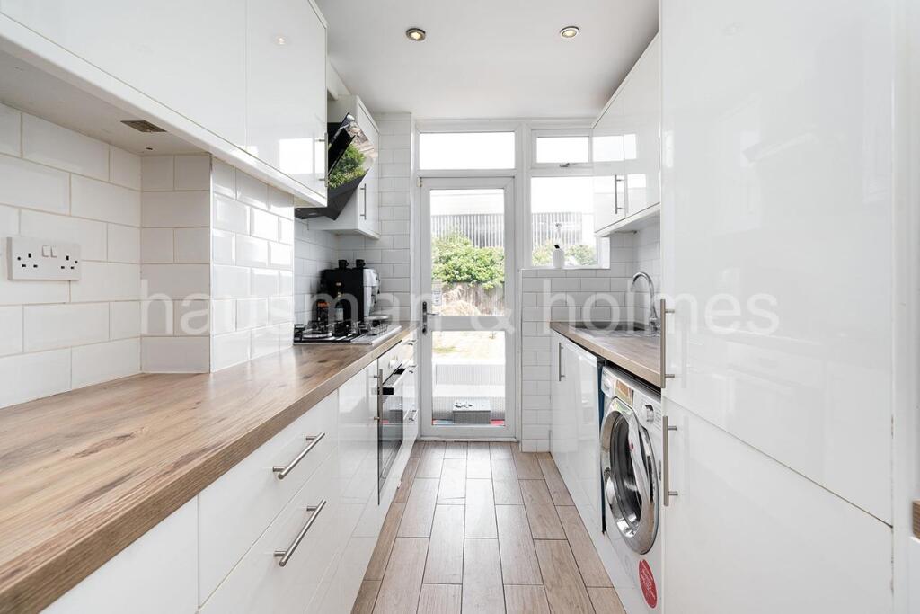 House in London, Hendon Central - View 3