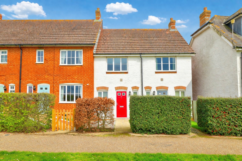 2-bed terraced on Violet Way, Ashford, TN23, £270,000
