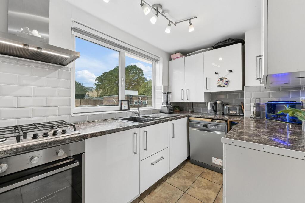 Apartment in Twickenham - View 5