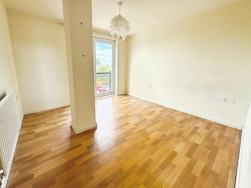 Apartment in Aylesbury, Buckinghamshire - More