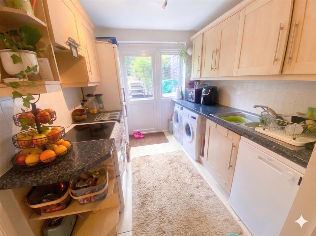 Valroy Close, Camberley, Surrey photo 4