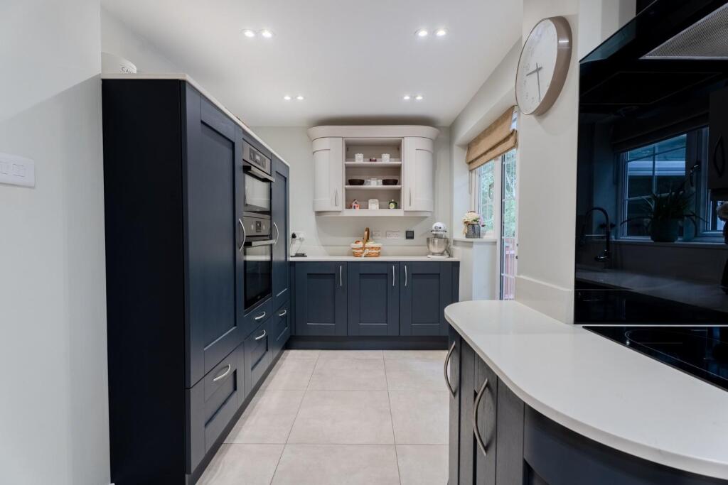 Foxlands Drive, Lower Gornal, DY3 photo 3