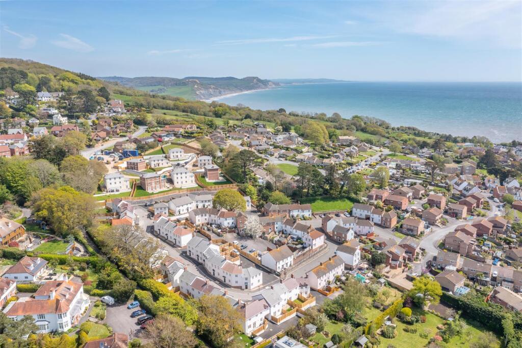 'The Charmouth', Monmouth Park, Lyme Regis photo 2