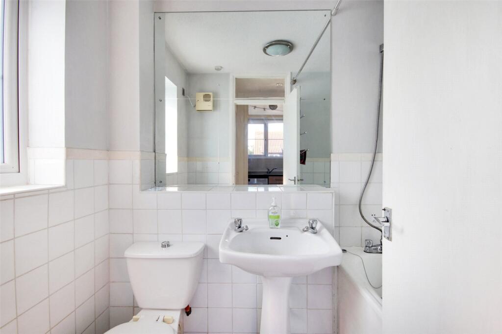 Apartment in Dartford - More
