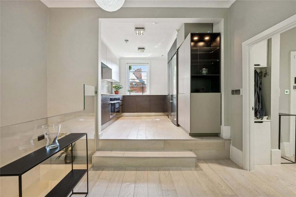 Apartment in London - View 5