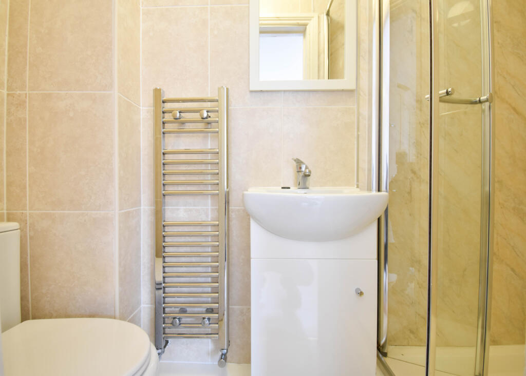 5 bedroom terraced house for rent