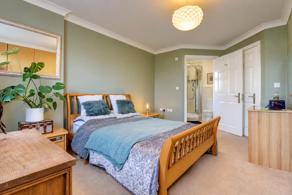 Apartment in Hemel Hempstead - View 3