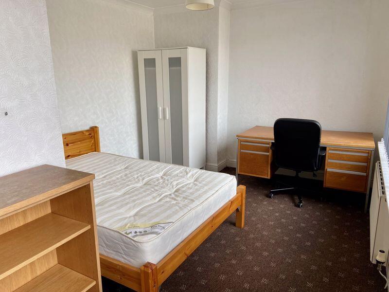 6 bedroom terraced house for rent