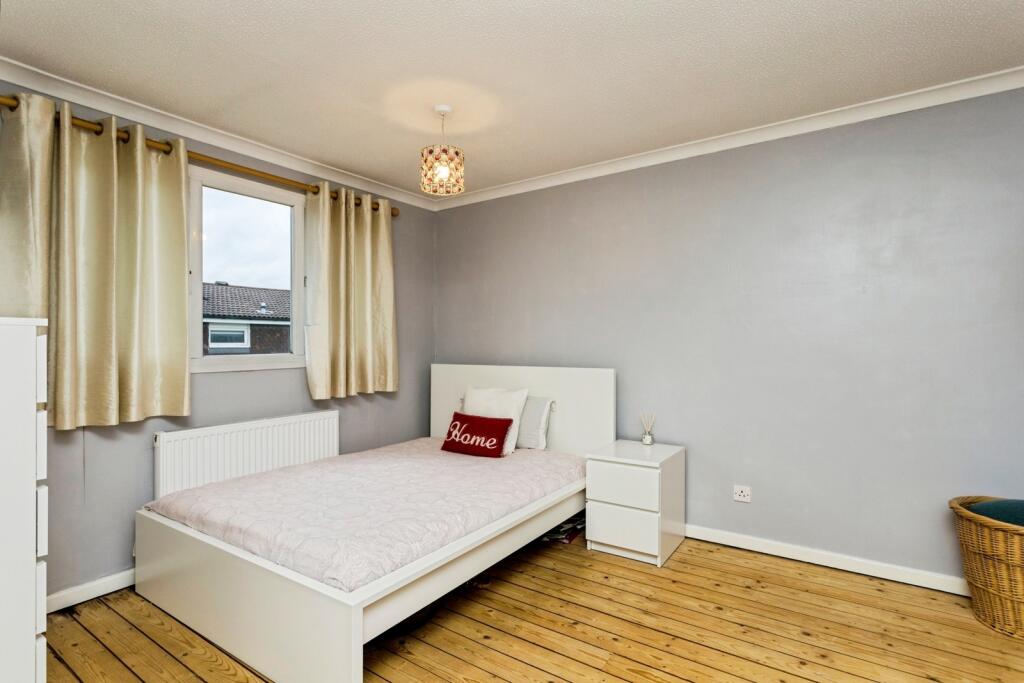 House in Crawley, Gossops Green - More