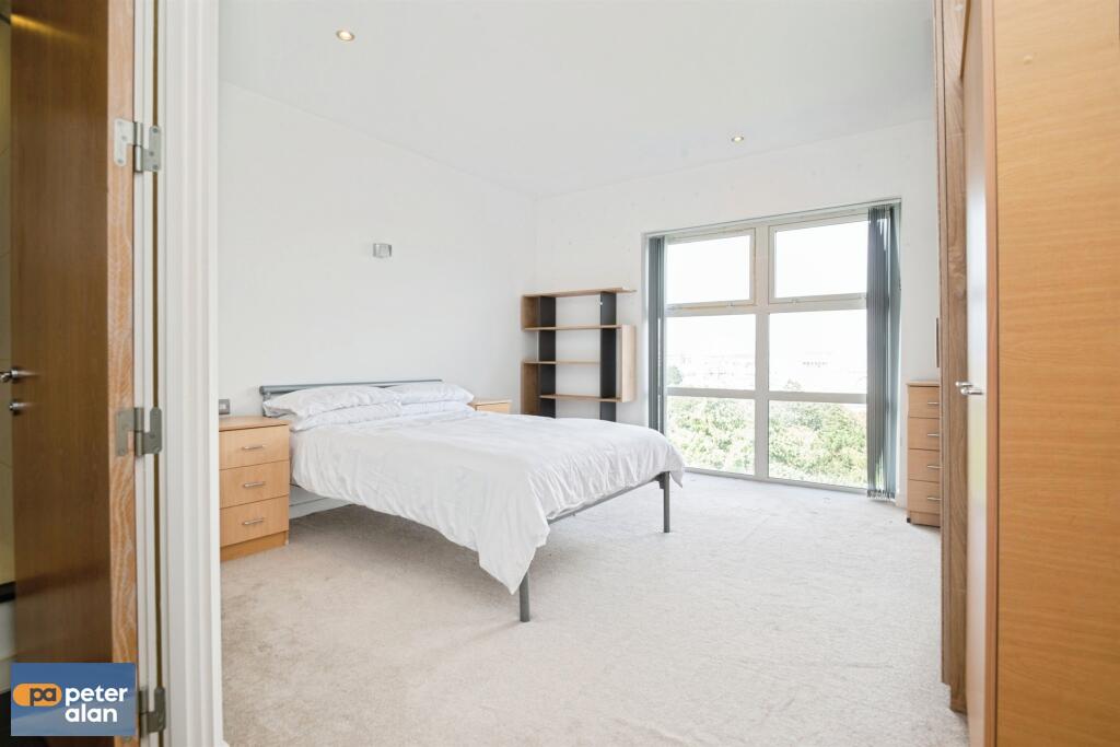 Apartment in Cardiff, Crockherbtown, Castle - More