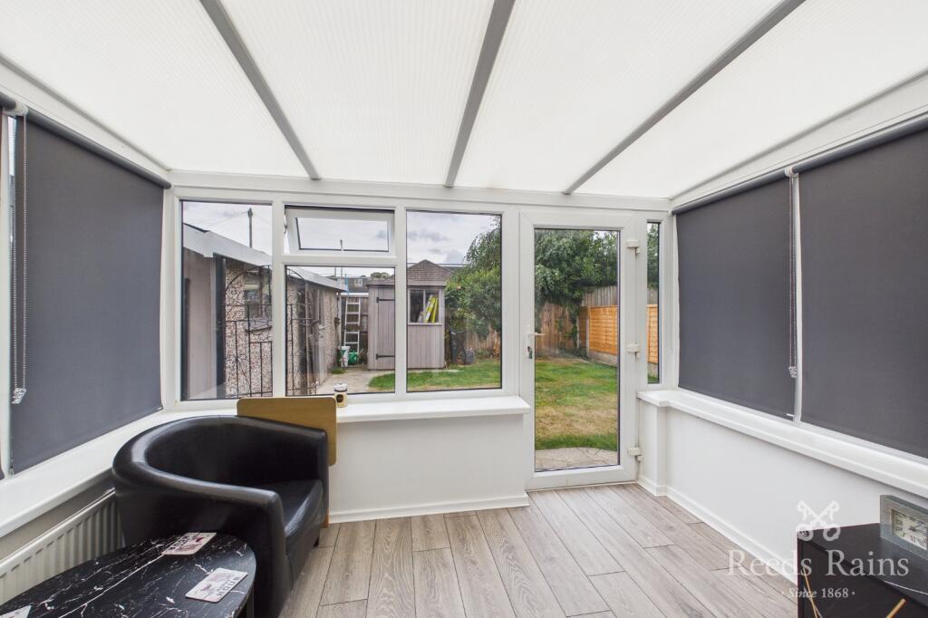 Howard Crescent, Durkar, Wakefield, West Yorkshire, WF4 photo 4