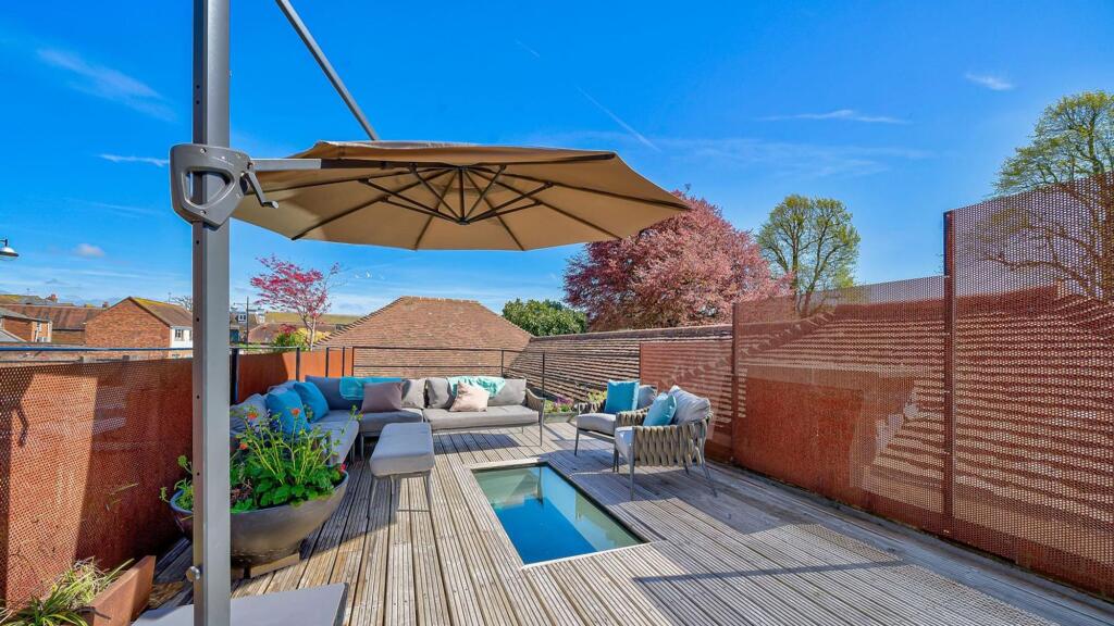 House in Portsmouth - View 4