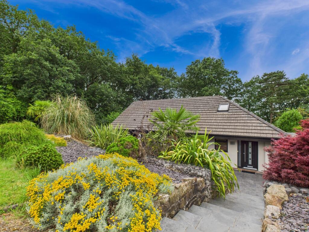 10 Blackthorne Road, Gee Cross SK14 5EG photo 5