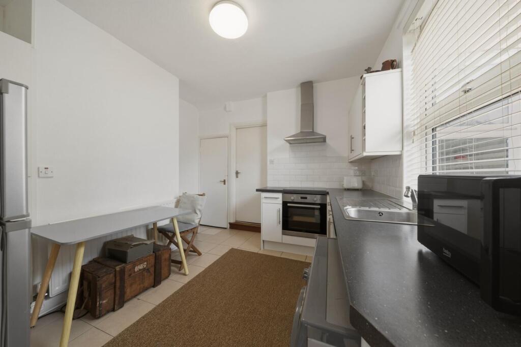 Apartment in Rushcliffe, Lady Bay - View 5