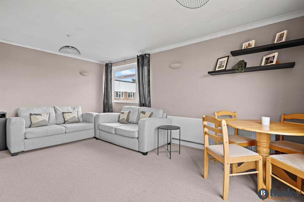 Apartment in Stevenage, Pin Green Industrial Area - View 5