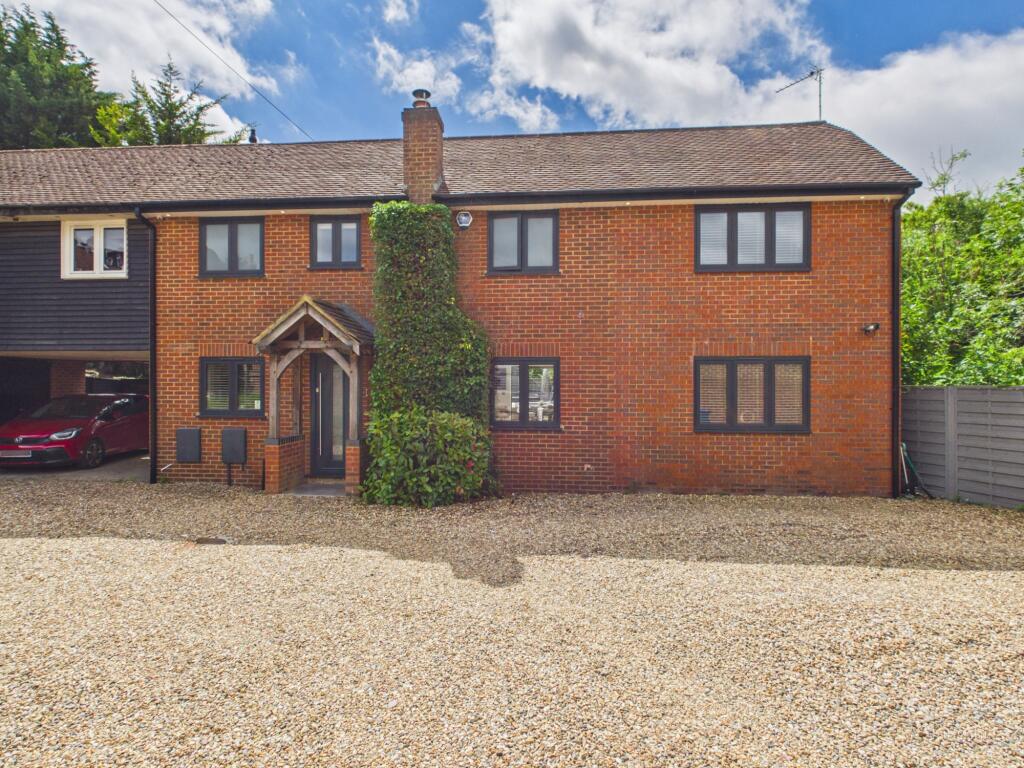 Main image of property: Hammersley Lane, High Wycombe, Buckinghamshire, HP13 7BZ