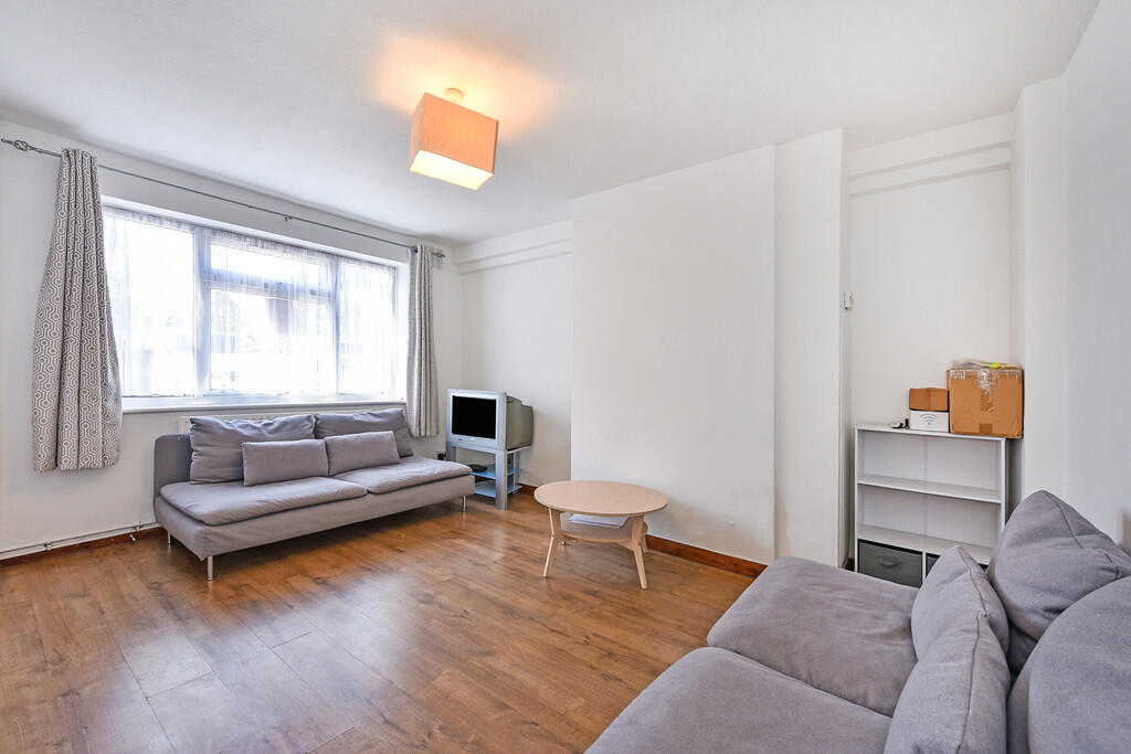Wayneflete Place, Stanmore photo 3