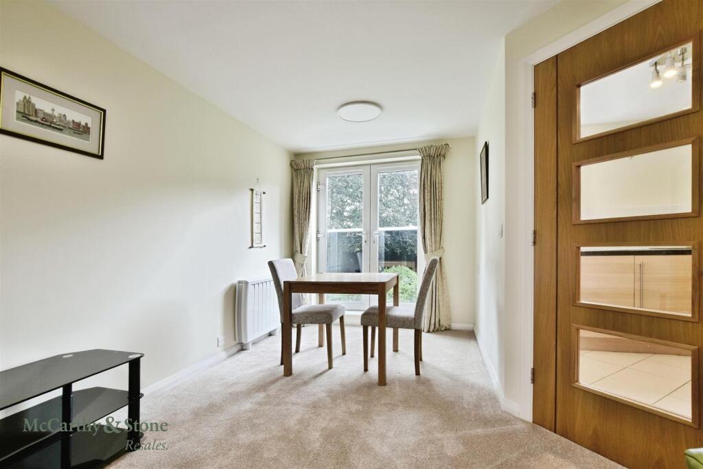 Apartment in Stockport, Greater Manchester - View 5