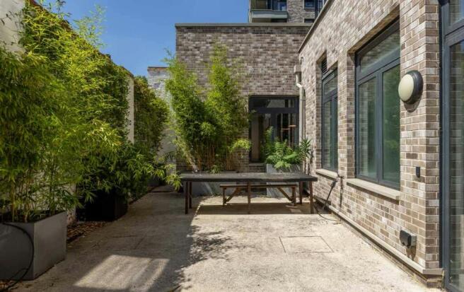 The_Edge_12_Outdoor_Terrace.jpg