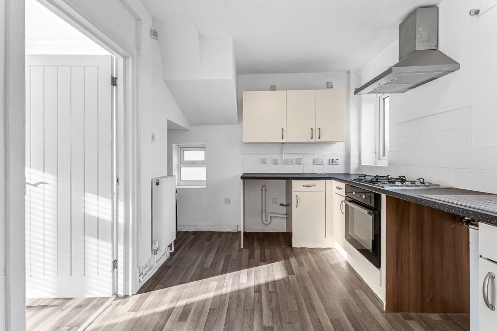 Southwold Drive, Nottingham, NG8 1PD - View 6