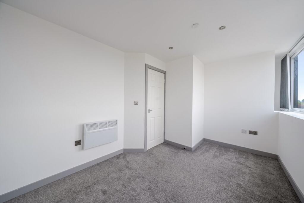 Apartment in Leeds, Lower Henshaw, Rawdon - More