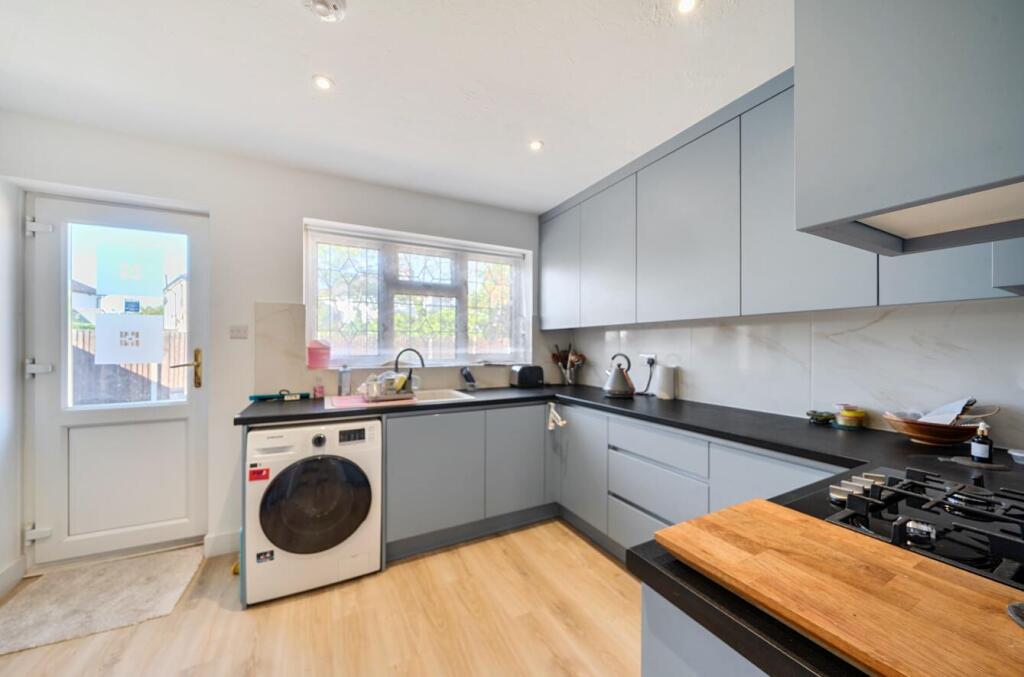 House in Harrow - View 5