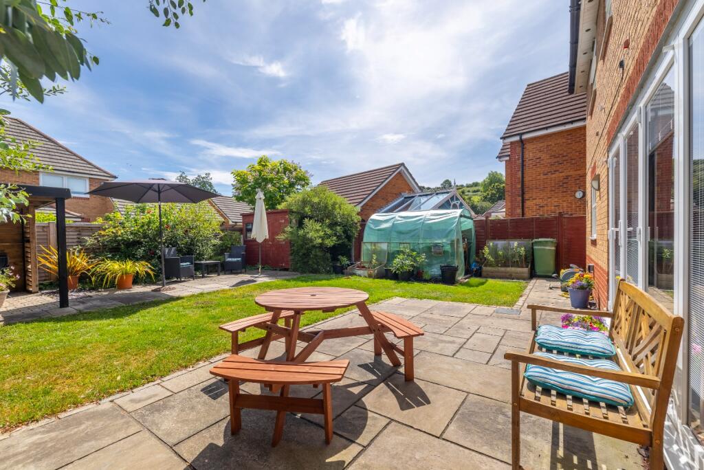 House in Glastonbury, Somerset - View 3