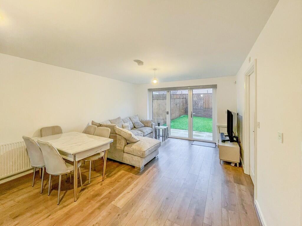 Lotus Crescent, Castleford, West Yorkshire, WF10 photo 3