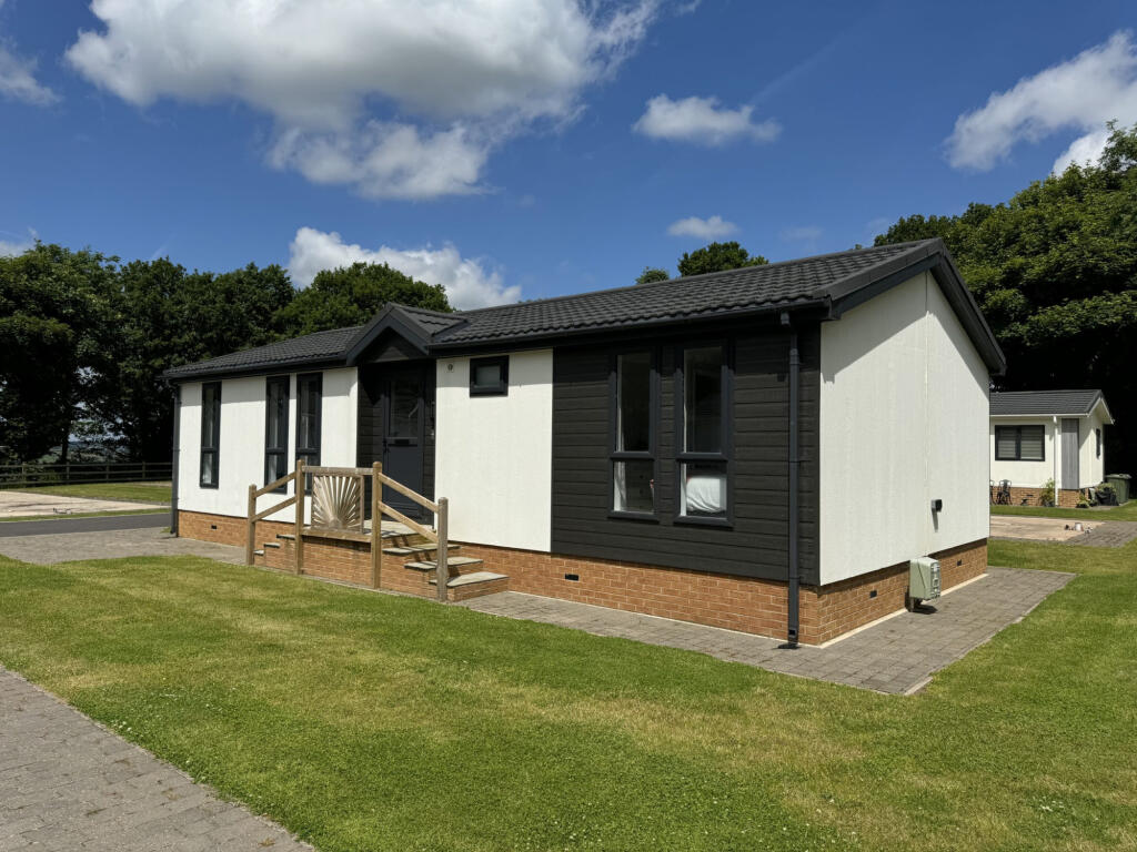 2-bed caravan on Stretton, Derbyshire, DE55, £205,000