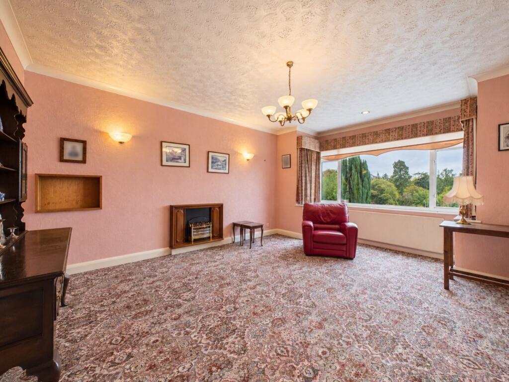 House in Wolverhampton, West Midlands - More