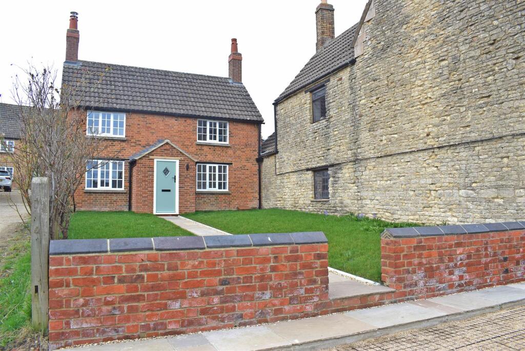 Main image of property: The Green, Islip