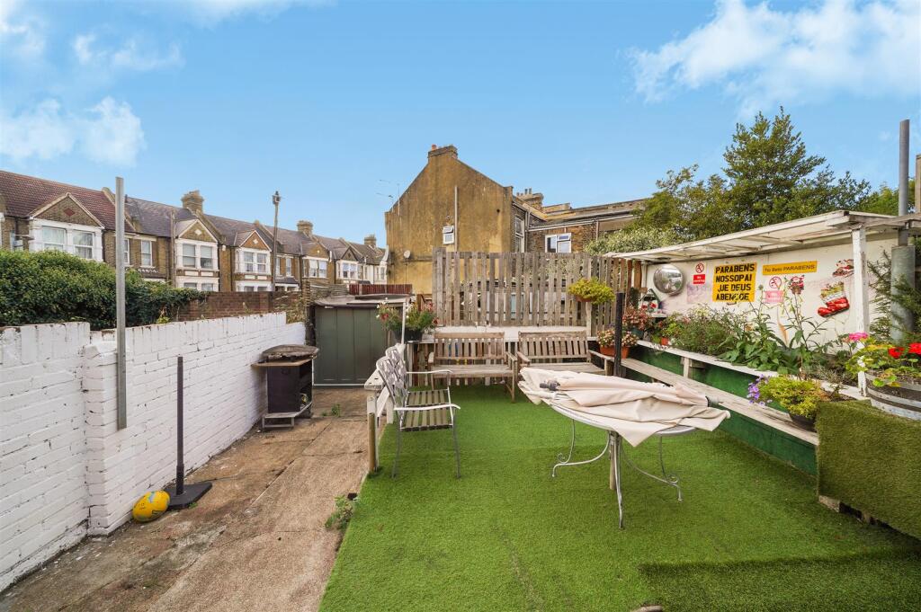 House in London - View 5