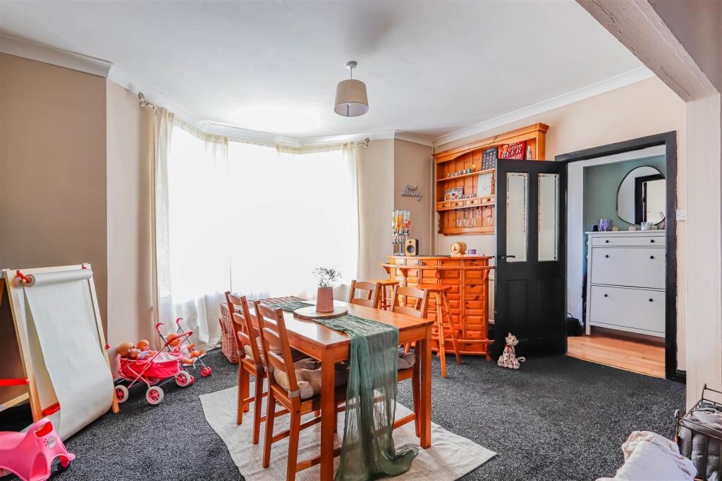 House in Barry, Gibbonsdown - View 4