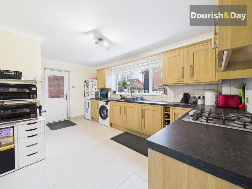 Gunnell Close, Stafford, ST16 photo 3