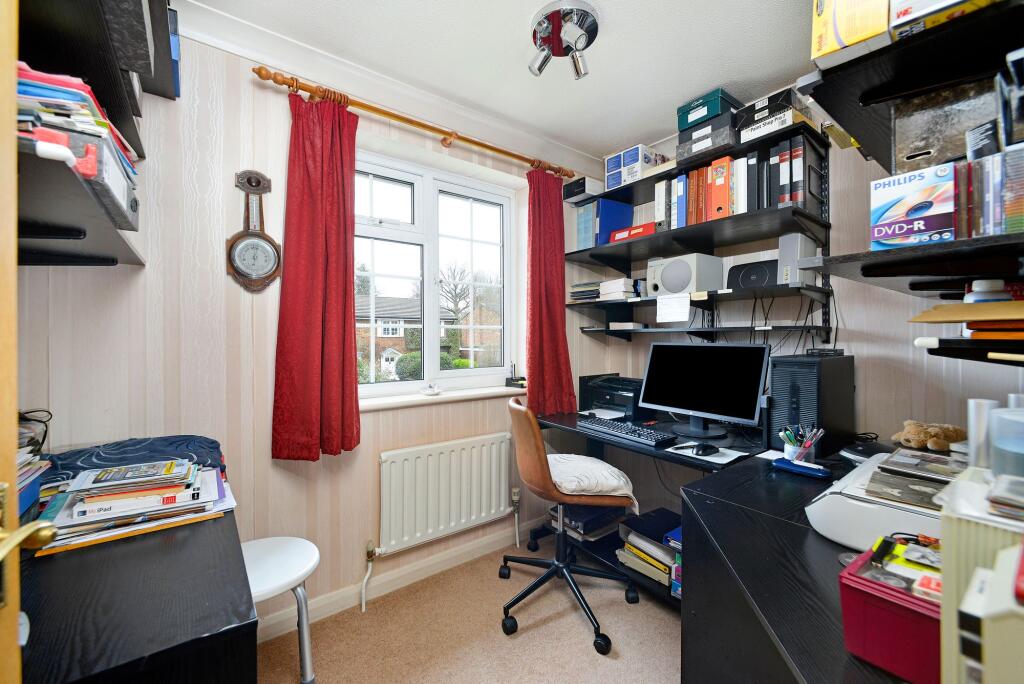 5 bed detached - Cromwell Place, Cranleigh, GU6 image 4